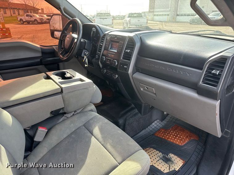 image for item ET1718 2019 Ford F250 Super Duty XL Crew Cab pickup truck