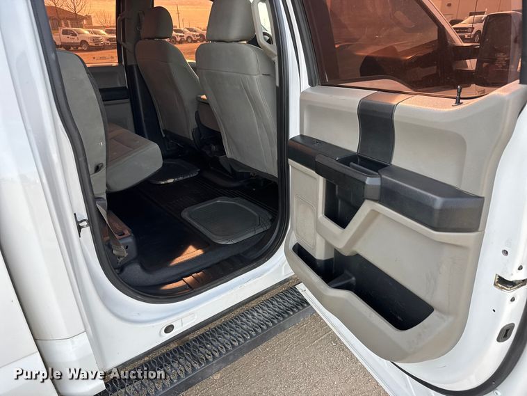 image for item ET1718 2019 Ford F250 Super Duty XL Crew Cab pickup truck