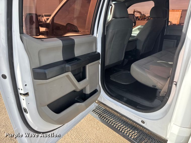 image for item ET1718 2019 Ford F250 Super Duty XL Crew Cab pickup truck