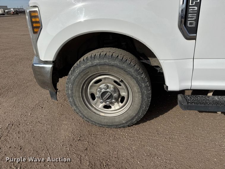 image for item ET1718 2019 Ford F250 Super Duty XL Crew Cab pickup truck