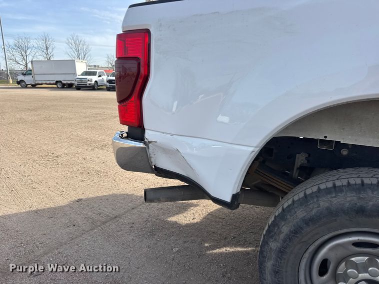 image for item ET1719 2021 Ford F250 Super Duty XL Crew Cab pickup truck