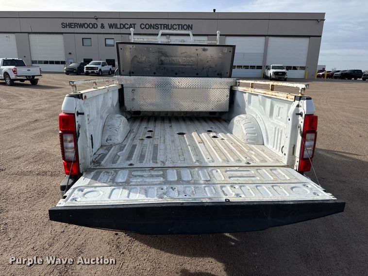 image for item ET1719 2021 Ford F250 Super Duty XL Crew Cab pickup truck