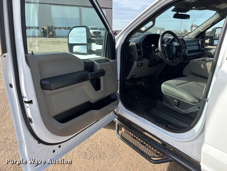 image for item ET1719 2021 Ford F250 Super Duty XL Crew Cab pickup truck