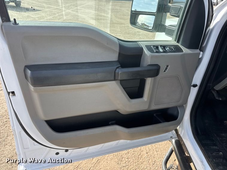 image for item ET1719 2021 Ford F250 Super Duty XL Crew Cab pickup truck