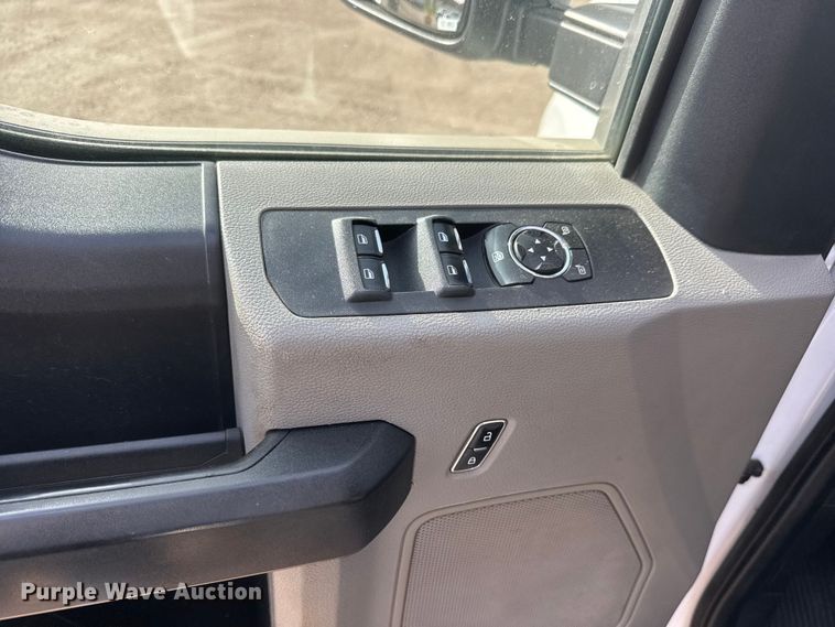 image for item ET1719 2021 Ford F250 Super Duty XL Crew Cab pickup truck