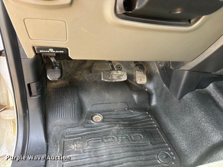 image for item ET1719 2021 Ford F250 Super Duty XL Crew Cab pickup truck