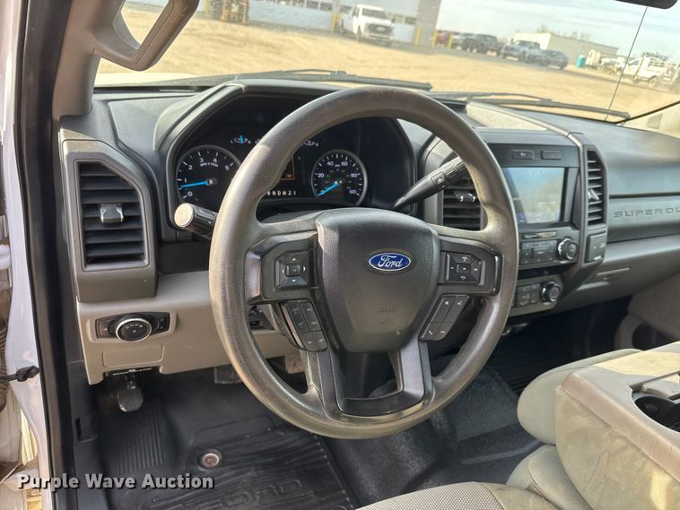 image for item ET1719 2021 Ford F250 Super Duty XL Crew Cab pickup truck