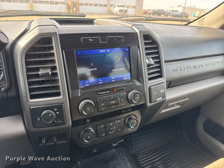 image for item ET1719 2021 Ford F250 Super Duty XL Crew Cab pickup truck