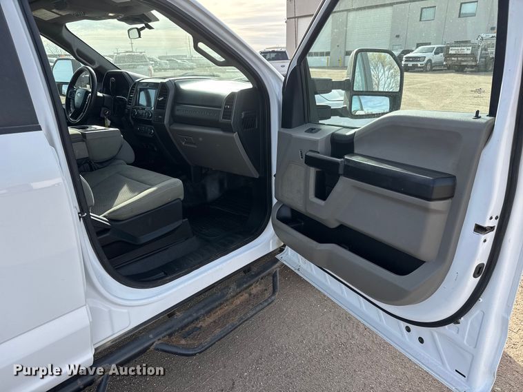 image for item ET1719 2021 Ford F250 Super Duty XL Crew Cab pickup truck