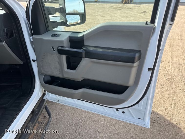 image for item ET1719 2021 Ford F250 Super Duty XL Crew Cab pickup truck