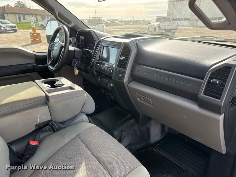 image for item ET1719 2021 Ford F250 Super Duty XL Crew Cab pickup truck