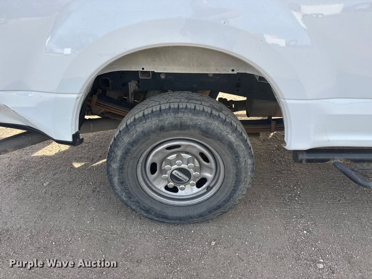 image for item ET1719 2021 Ford F250 Super Duty XL Crew Cab pickup truck