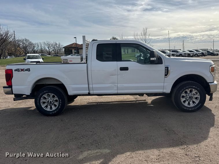 image for item ET1721 2022 Ford F250 XLT Ext. Cab pickup truck