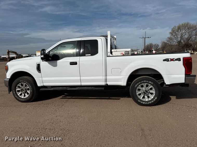 image for item ET1721 2022 Ford F250 XLT Ext. Cab pickup truck