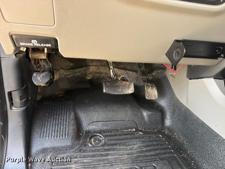 image for item ET1721 2022 Ford F250 XLT Ext. Cab pickup truck