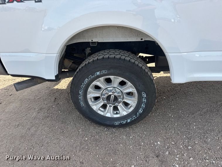 image for item ET1721 2022 Ford F250 XLT Ext. Cab pickup truck