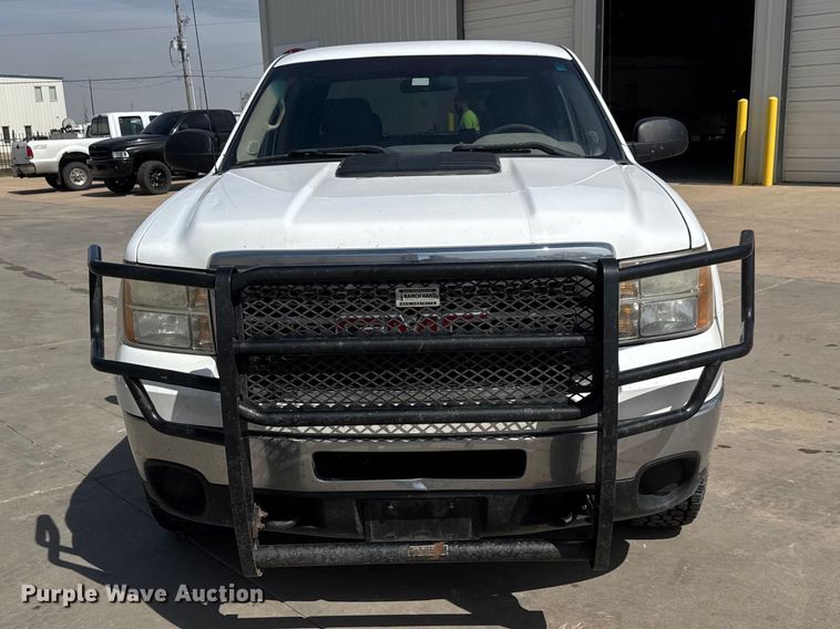 image for item ET1728 2011 GMC Sierra 2500HD Ext. Cab pickup truck