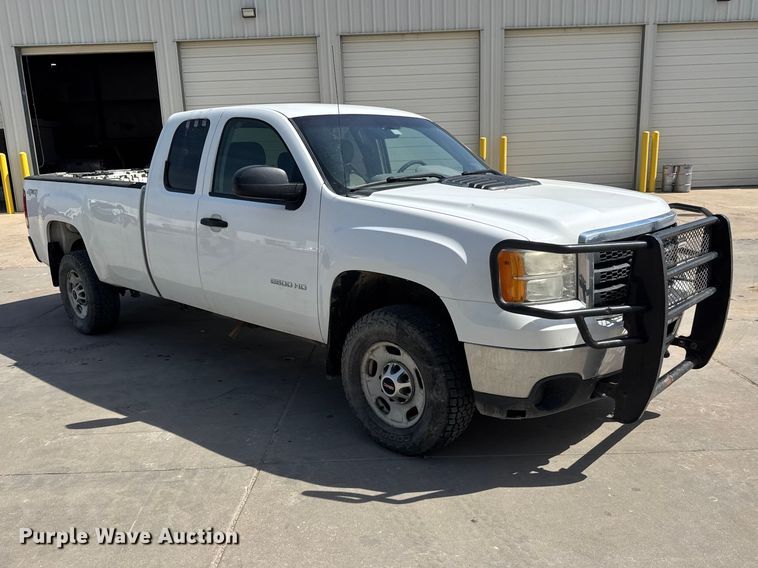 image for item ET1728 2011 GMC Sierra 2500HD Ext. Cab pickup truck