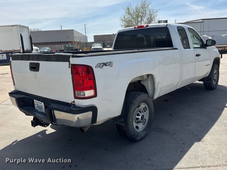 image for item ET1728 2011 GMC Sierra 2500HD Ext. Cab pickup truck