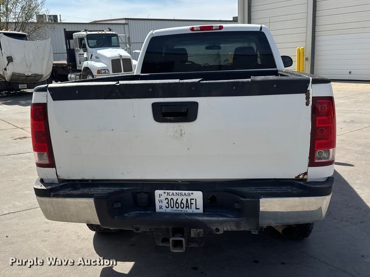 image for item ET1728 2011 GMC Sierra 2500HD Ext. Cab pickup truck