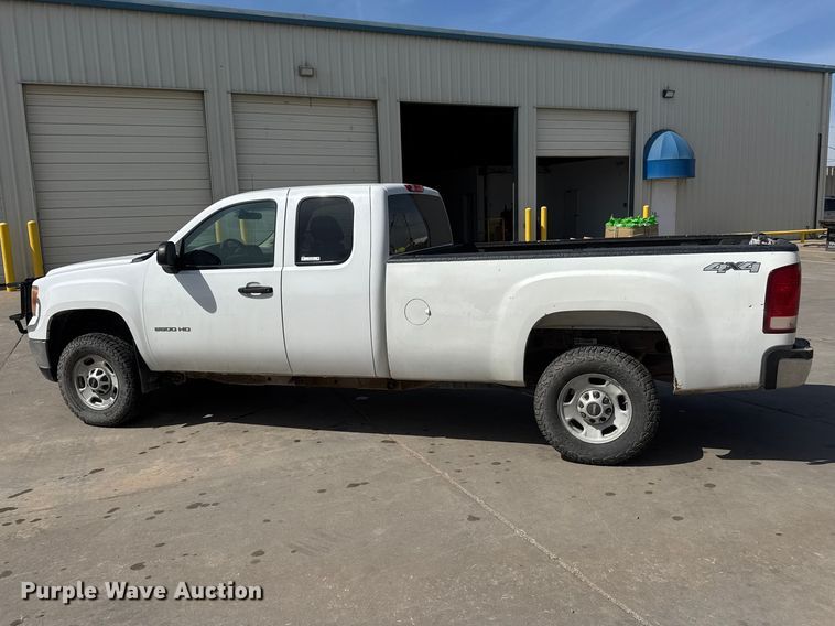 image for item ET1728 2011 GMC Sierra 2500HD Ext. Cab pickup truck