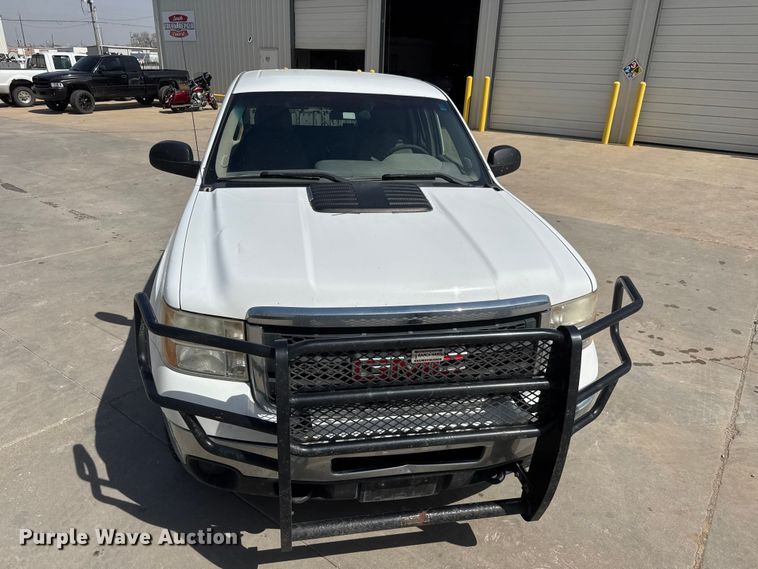 image for item ET1728 2011 GMC Sierra 2500HD Ext. Cab pickup truck