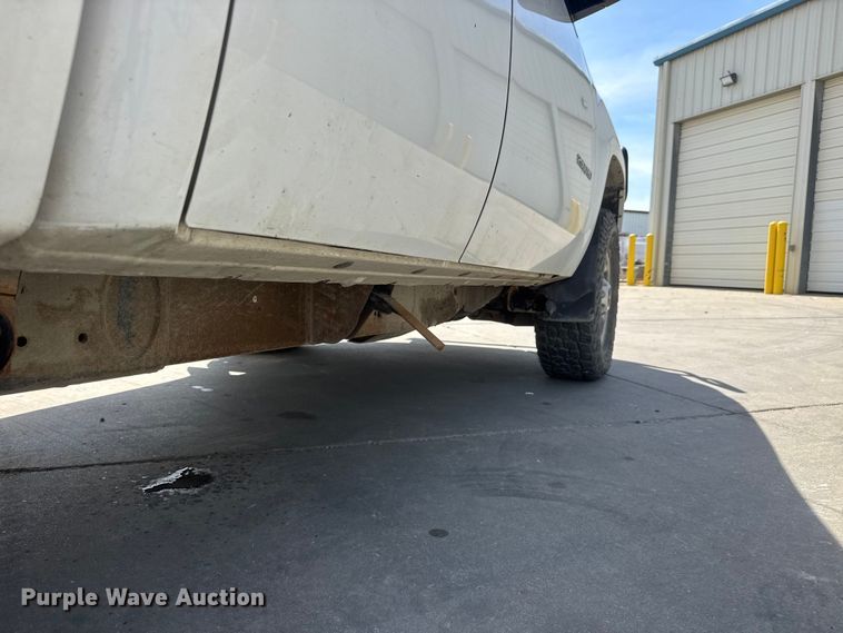 image for item ET1728 2011 GMC Sierra 2500HD Ext. Cab pickup truck