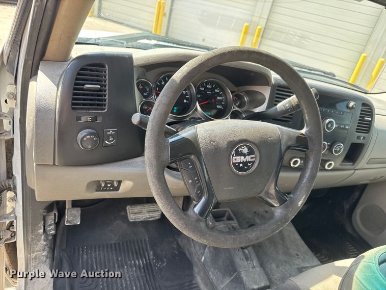 image for item ET1728 2011 GMC Sierra 2500HD Ext. Cab pickup truck