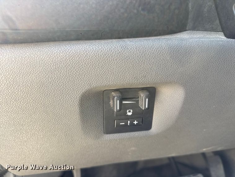 image for item ET1728 2011 GMC Sierra 2500HD Ext. Cab pickup truck