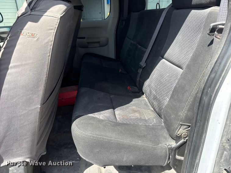 image for item ET1728 2011 GMC Sierra 2500HD Ext. Cab pickup truck