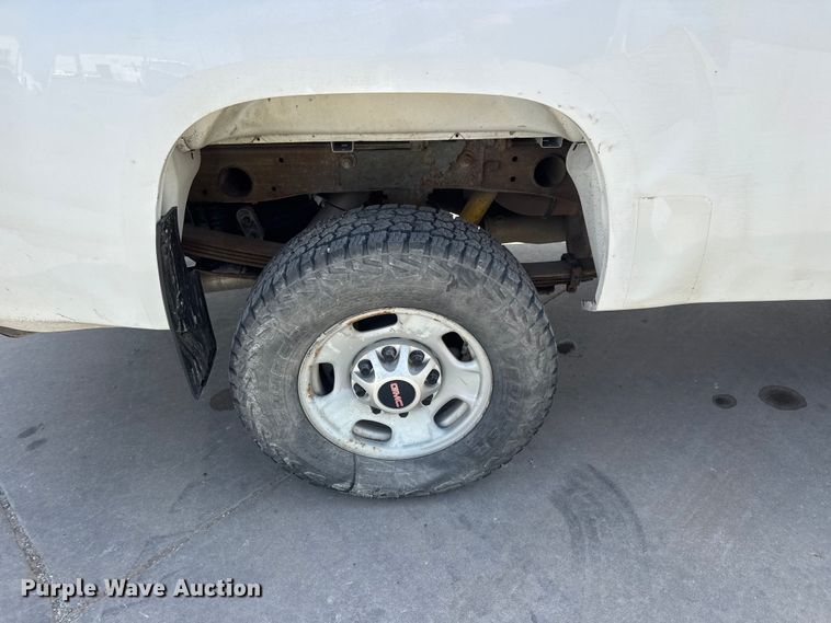 image for item ET1728 2011 GMC Sierra 2500HD Ext. Cab pickup truck