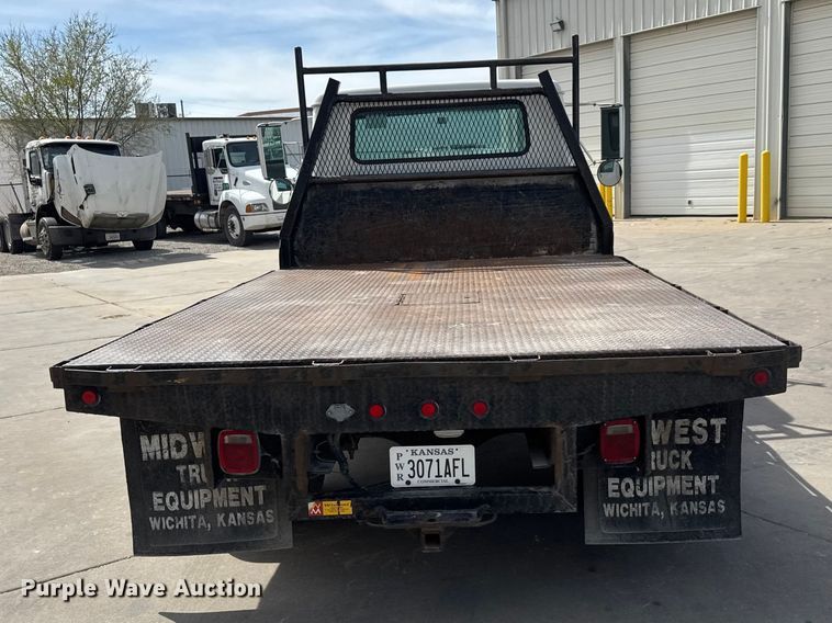 image for item ET1729 2000 International 4700  flatbed truck