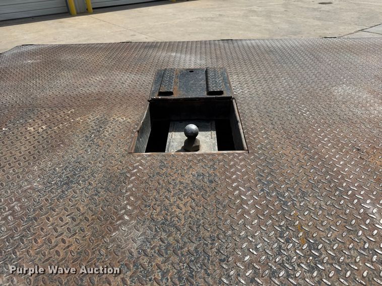 image for item ET1729 2000 International 4700  flatbed truck