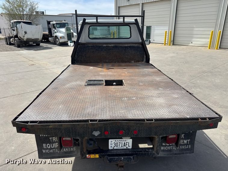 image for item ET1729 2000 International 4700  flatbed truck