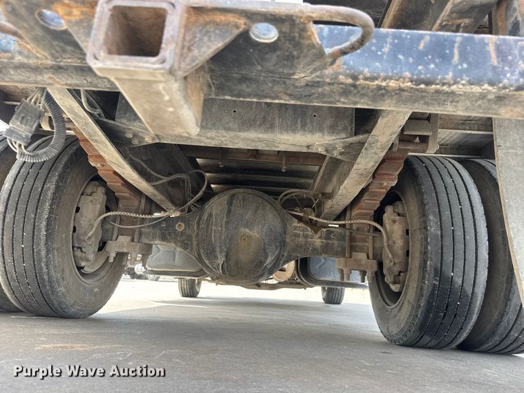 image for item ET1729 2000 International 4700  flatbed truck