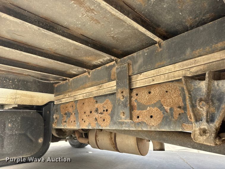 image for item ET1729 2000 International 4700  flatbed truck