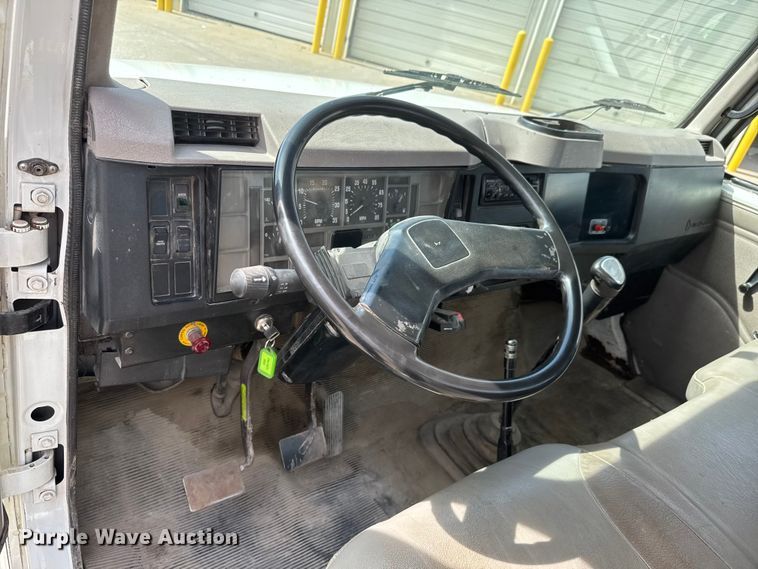 image for item ET1729 2000 International 4700  flatbed truck