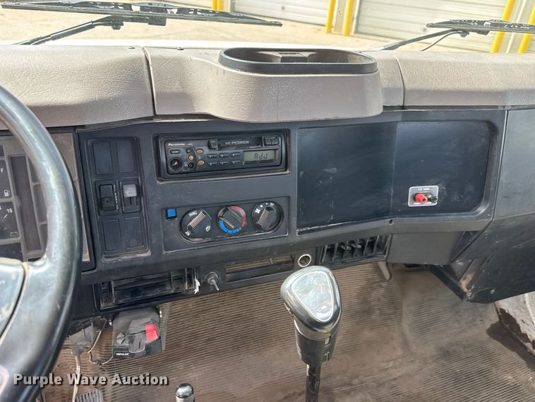 image for item ET1729 2000 International 4700  flatbed truck