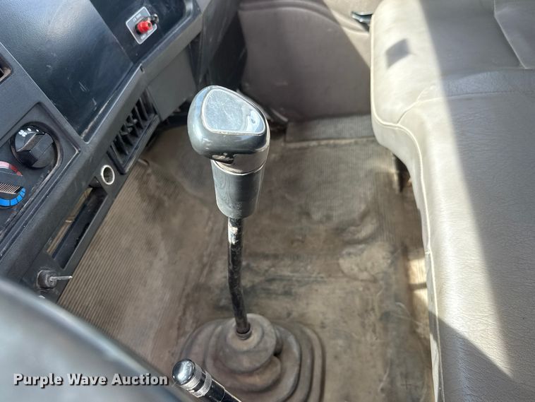 image for item ET1729 2000 International 4700  flatbed truck