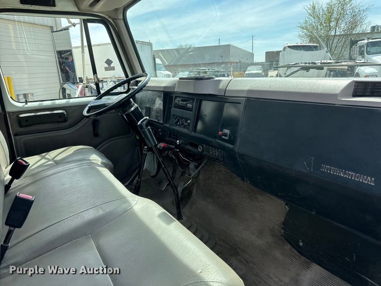 image for item ET1729 2000 International 4700  flatbed truck