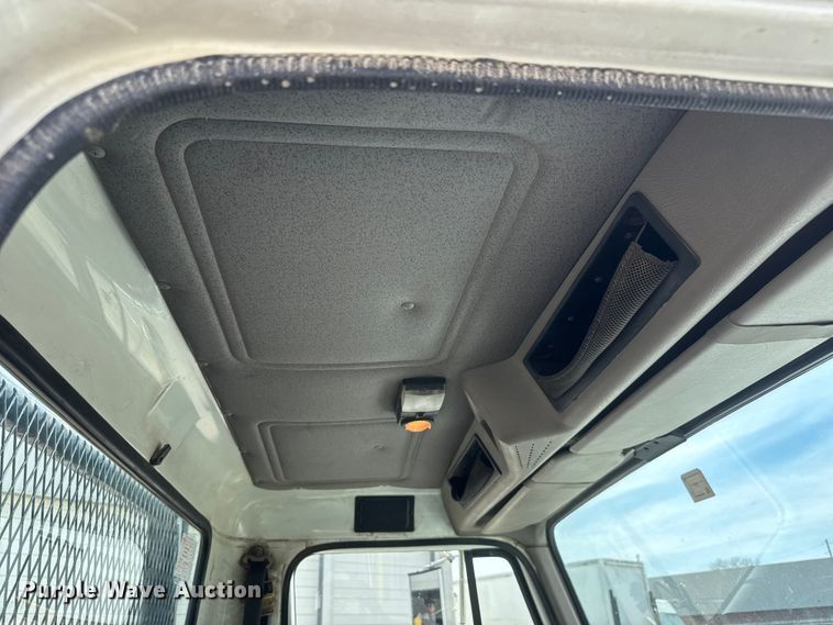 image for item ET1729 2000 International 4700  flatbed truck