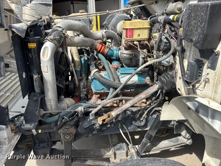 image for item ET1729 2000 International 4700  flatbed truck