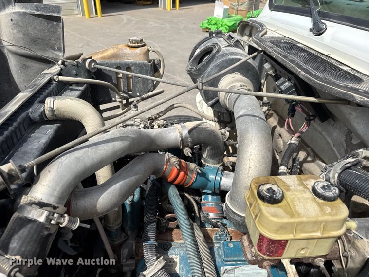 image for item ET1729 2000 International 4700  flatbed truck