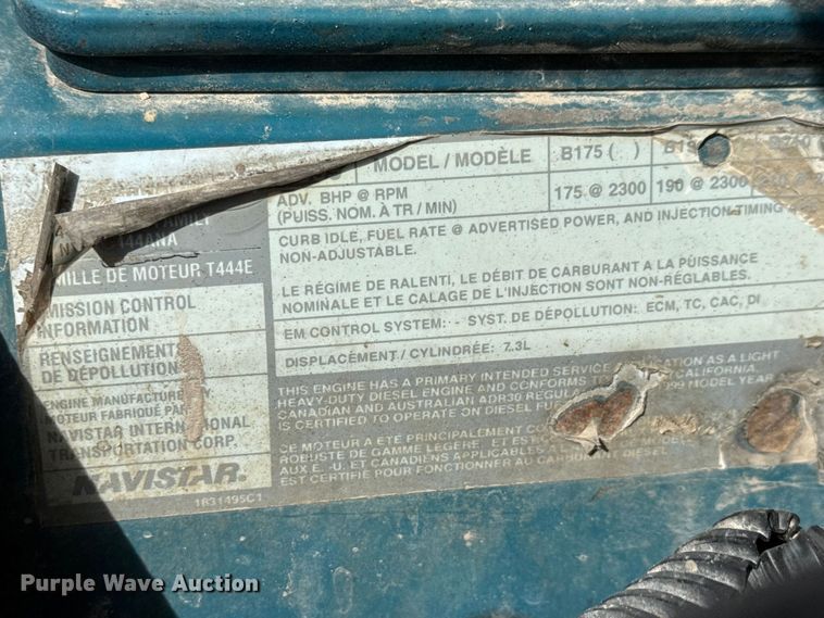 image for item ET1729 2000 International 4700  flatbed truck