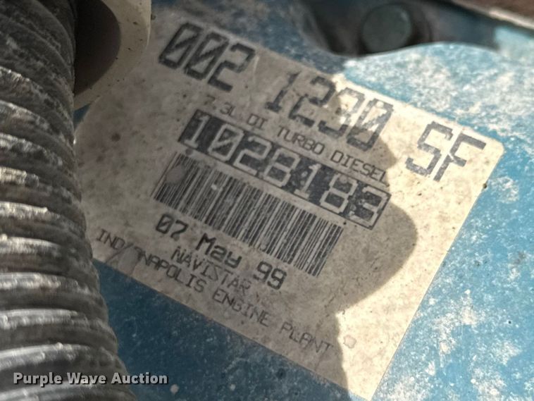 image for item ET1729 2000 International 4700  flatbed truck