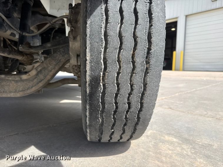 image for item ET1729 2000 International 4700  flatbed truck