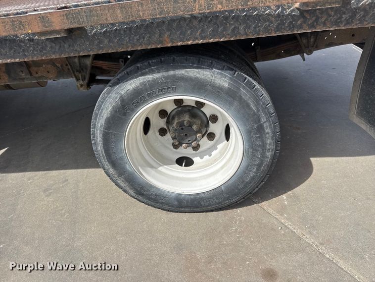 image for item ET1729 2000 International 4700  flatbed truck