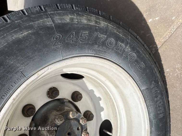 image for item ET1729 2000 International 4700  flatbed truck