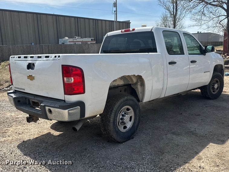 image for item ET1730 2007 Chevrolet Silverado 2500HD Crew Cab pickup truck