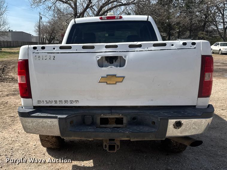image for item ET1730 2007 Chevrolet Silverado 2500HD Crew Cab pickup truck
